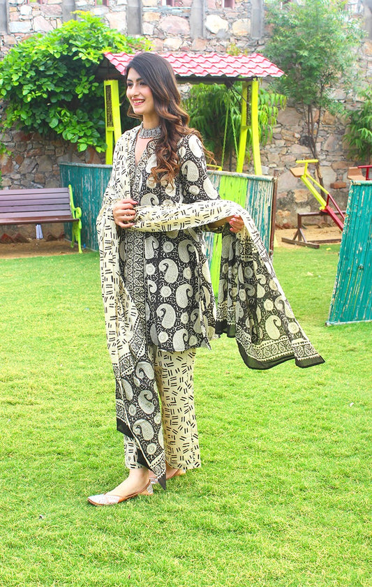 Pari Suit Set