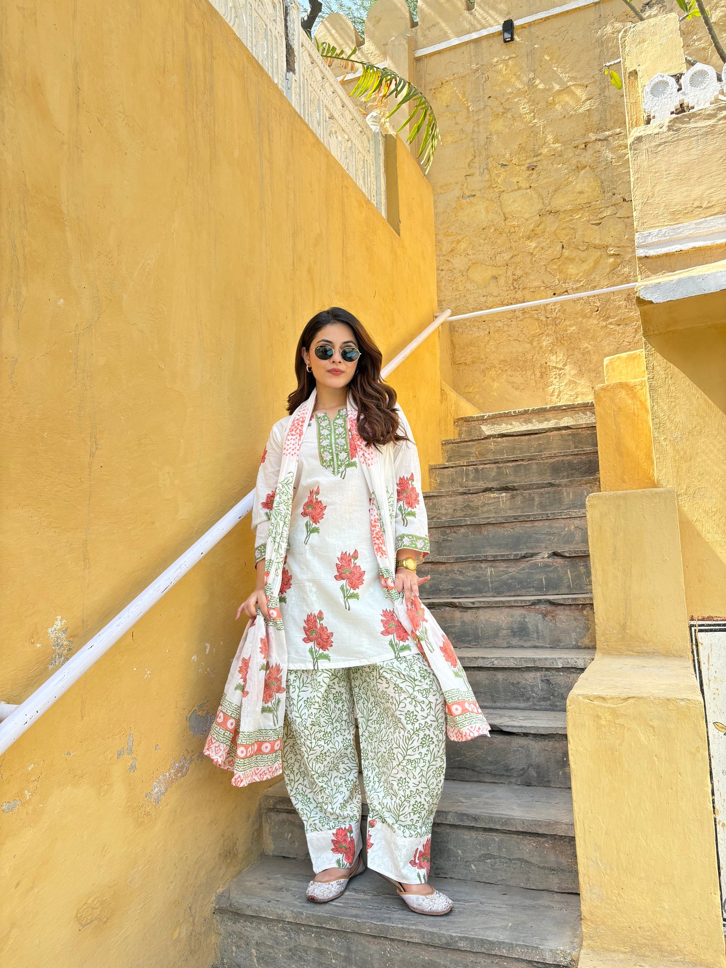 nousheen mughal farshi set