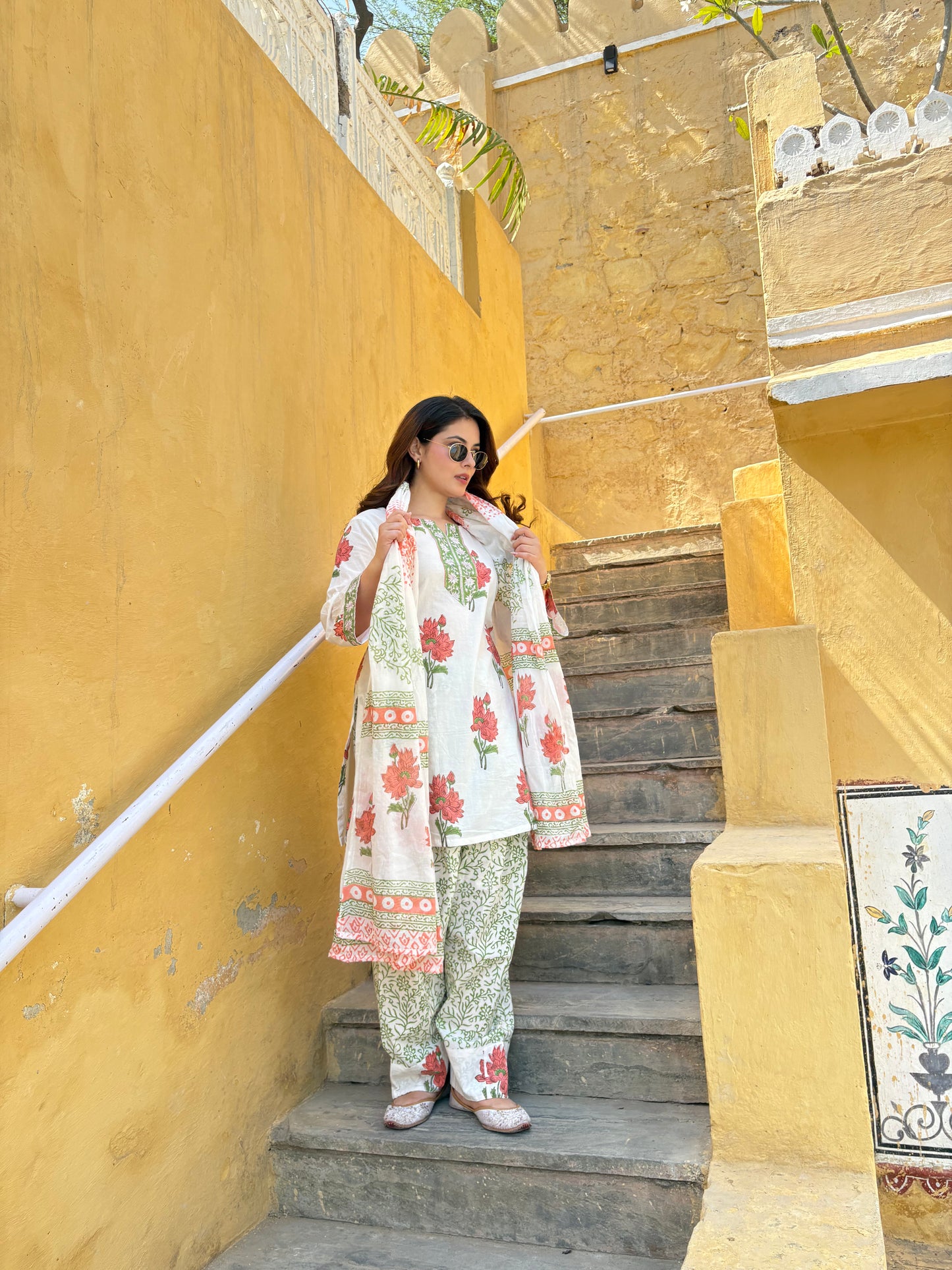 nousheen mughal farshi set