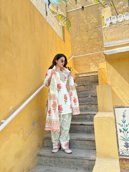 nousheen mughal farshi set