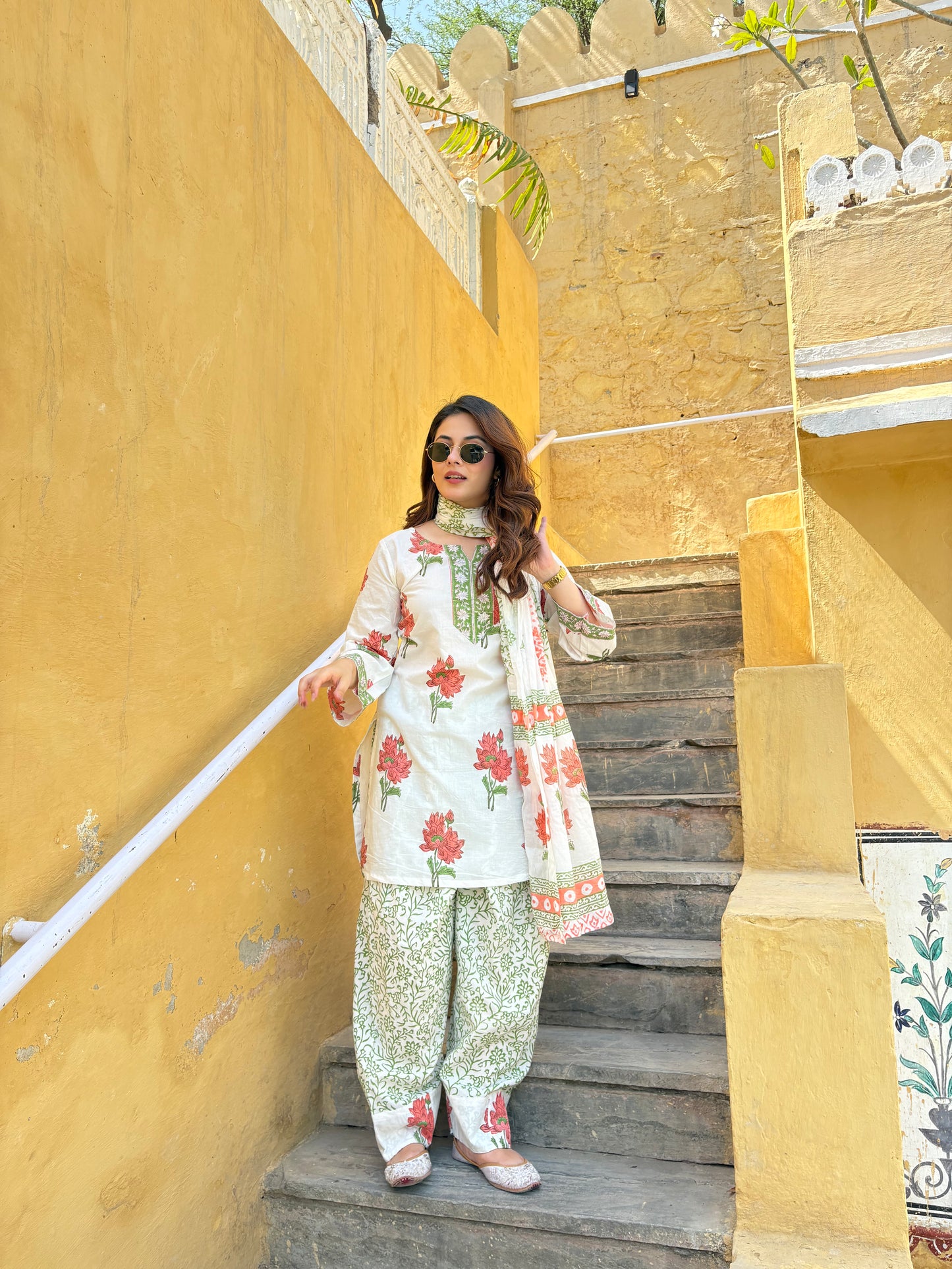 nousheen mughal farshi set